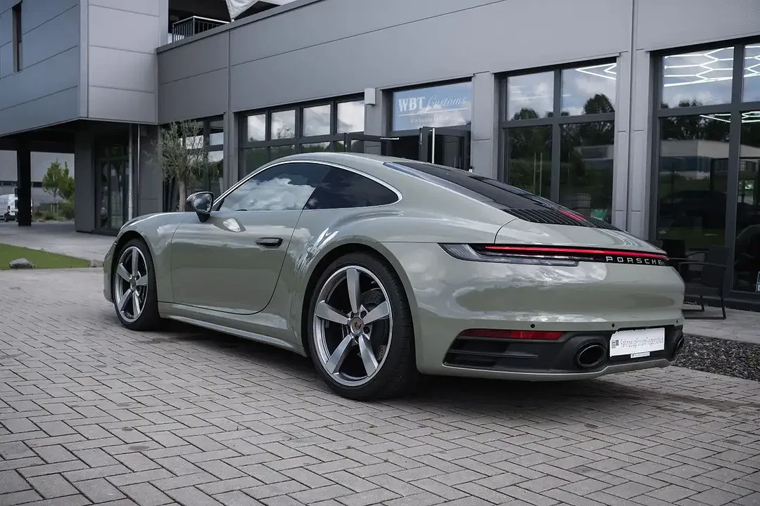 Porsche 992 - Thumbnail 3