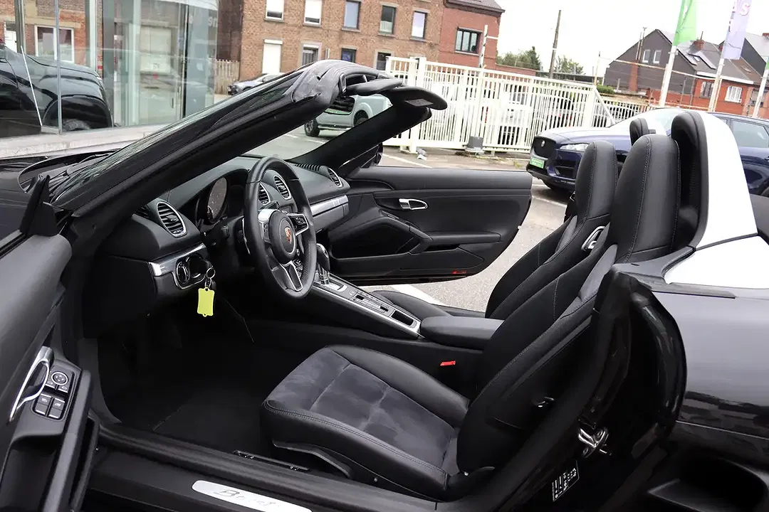 Porsche Boxster - Thumbnail 4