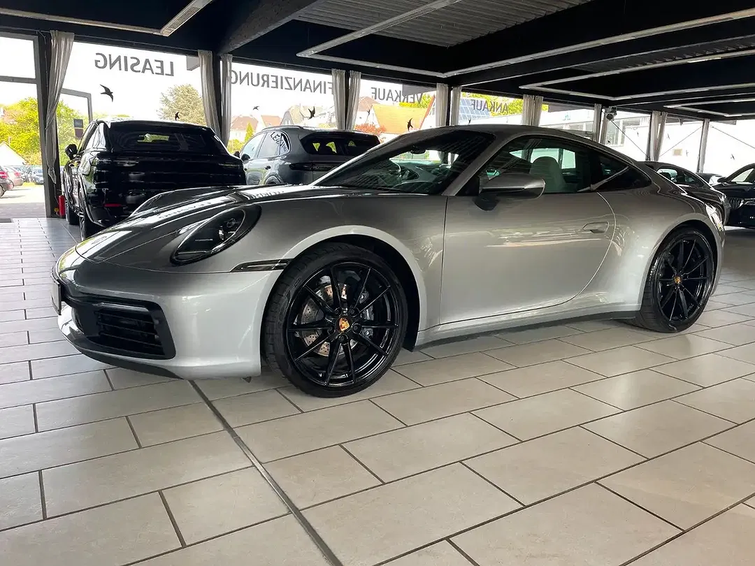 Porsche 992 - Thumbnail 2