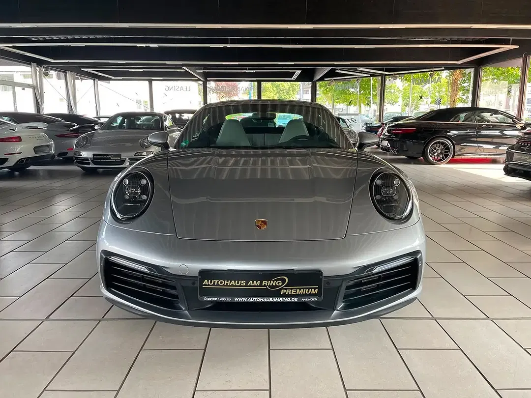 Porsche 992 - Thumbnail 3