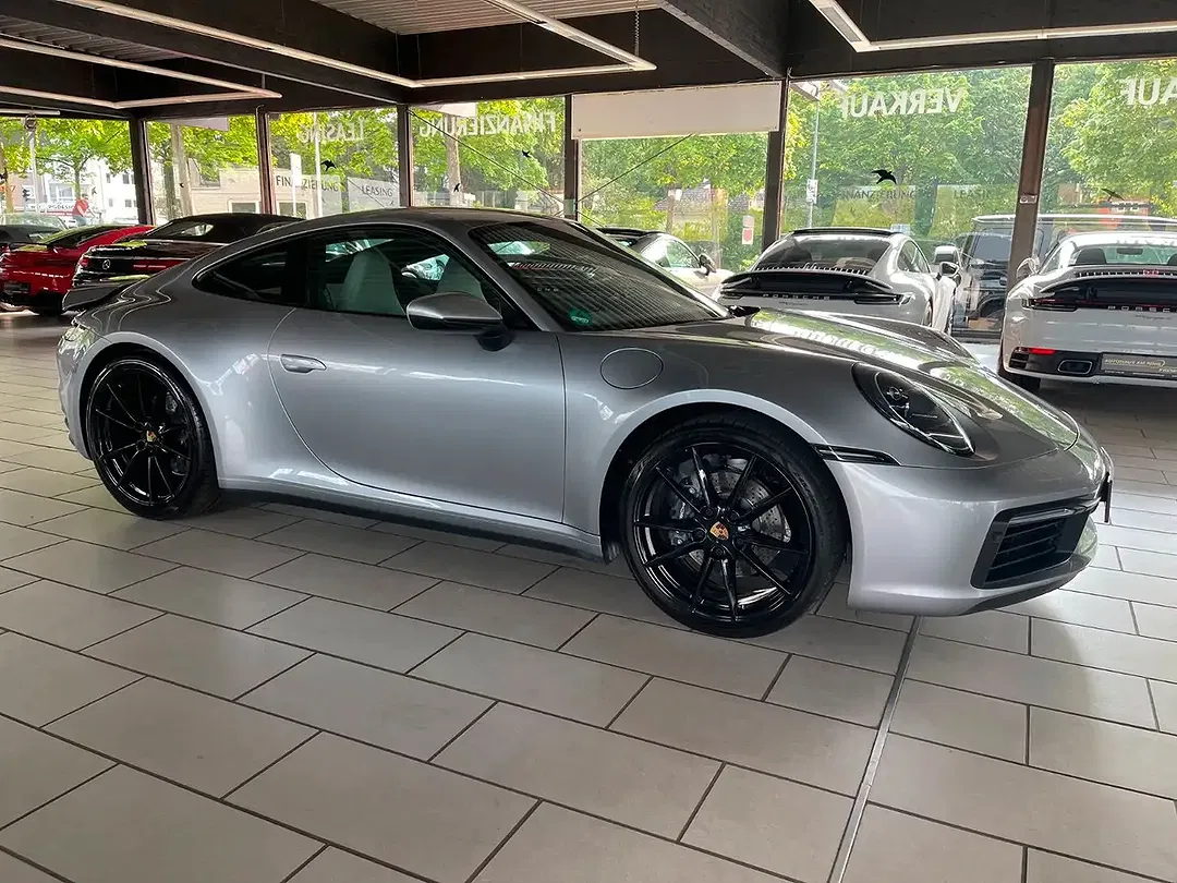 Porsche 992 - Thumbnail 4