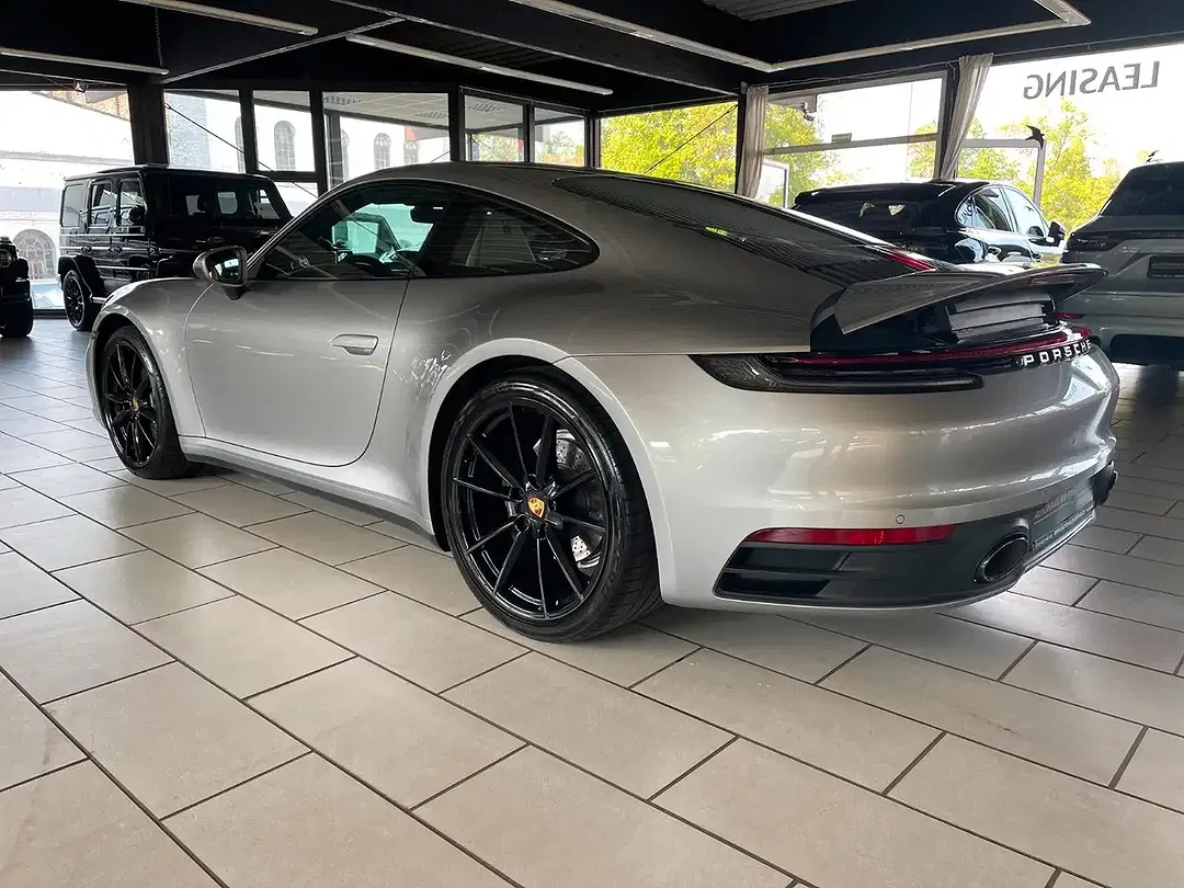 Porsche 992 - Thumbnail 6