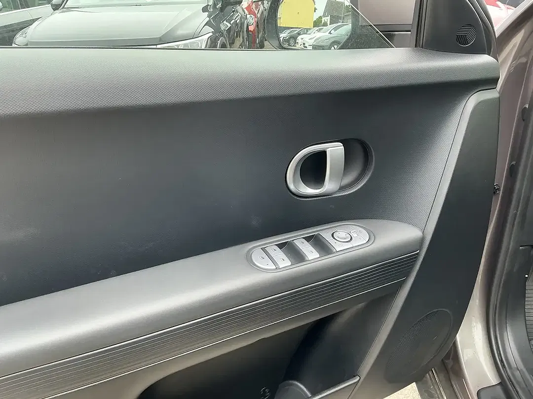 Hyundai IONIQ 5 - Thumbnail 4