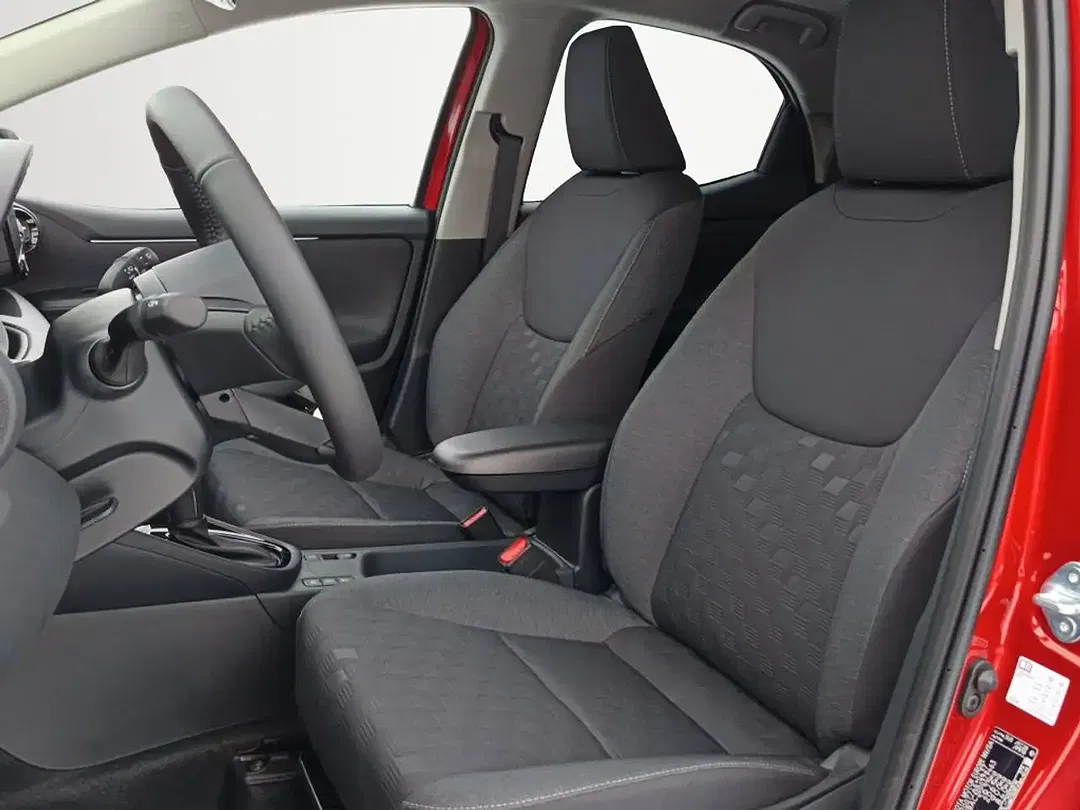 Toyota Yaris - Thumbnail 9