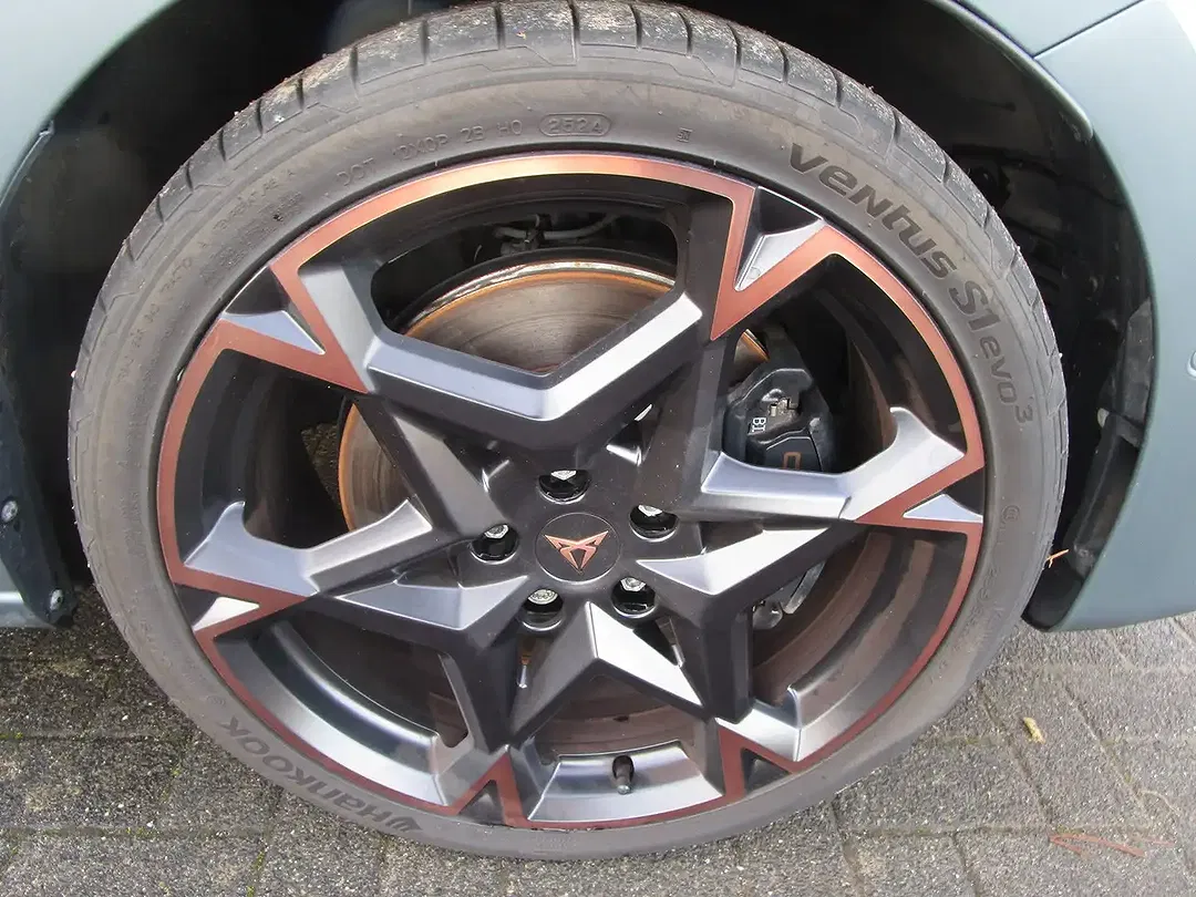 CUPRA Leon - Thumbnail 4