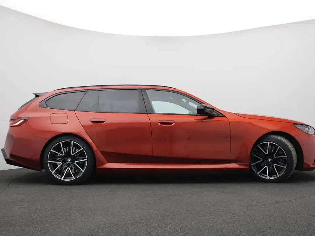 BMW M5 - Thumbnail 3