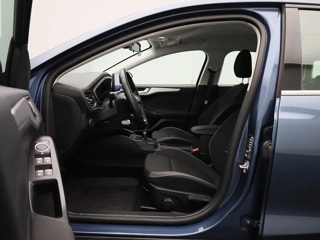 Ford Focus - Thumbnail 11