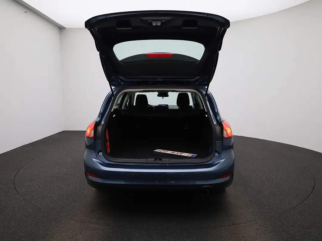 Ford Focus - Thumbnail 13
