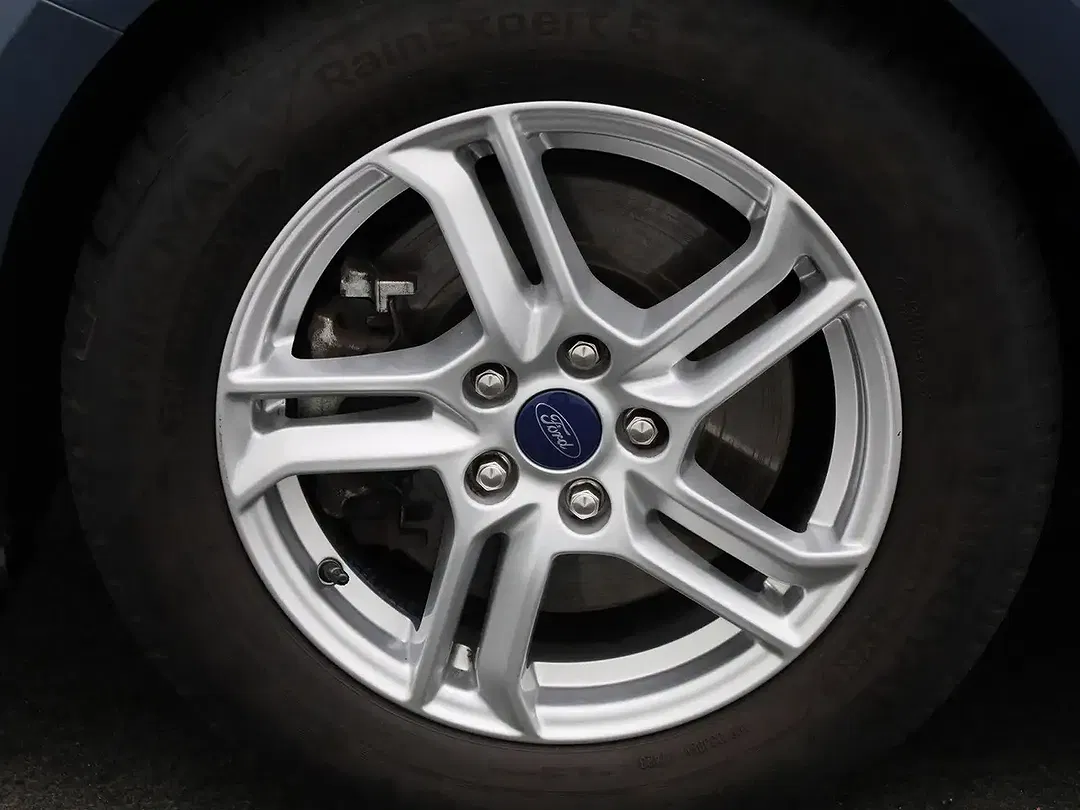 Ford Focus - Thumbnail 14