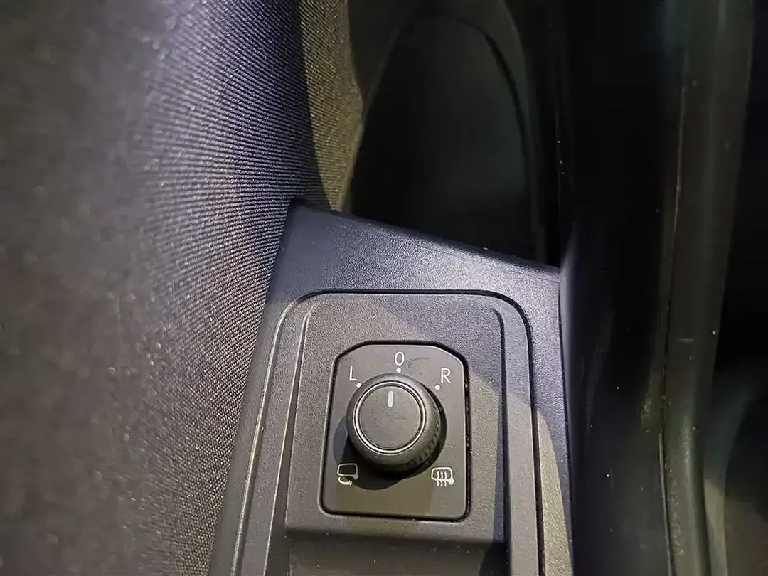 Volkswagen T-Roc - Thumbnail 6