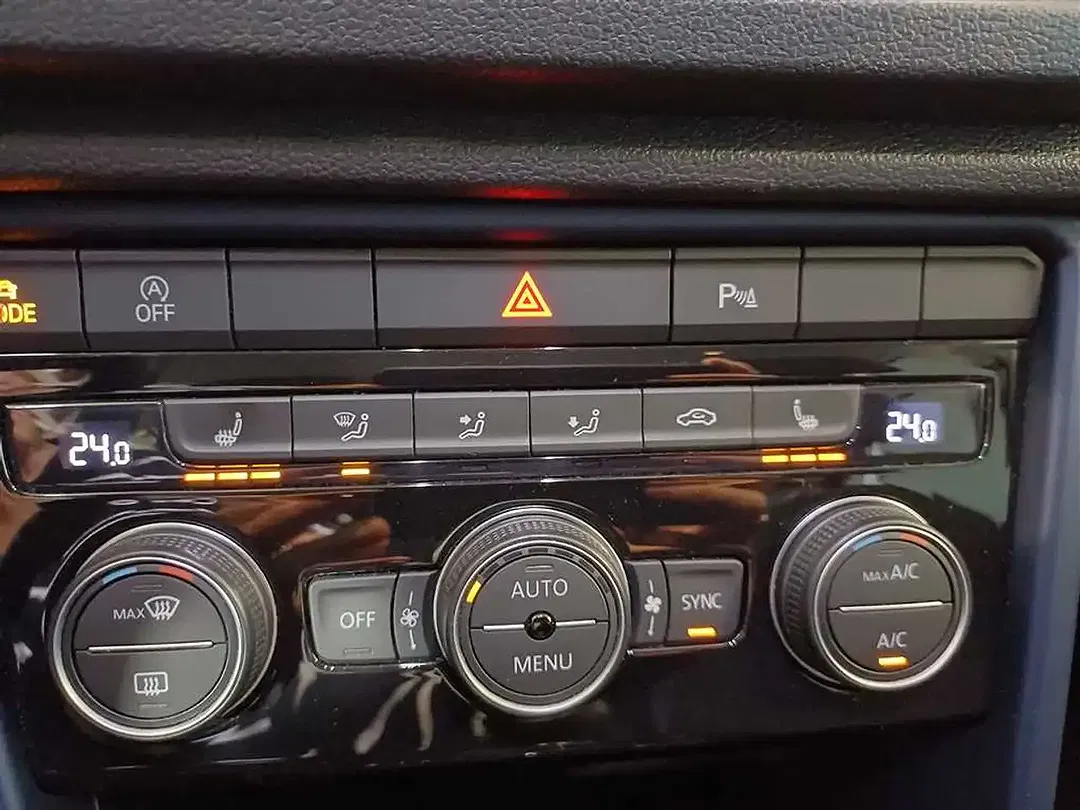 Volkswagen T-Roc - Thumbnail 7