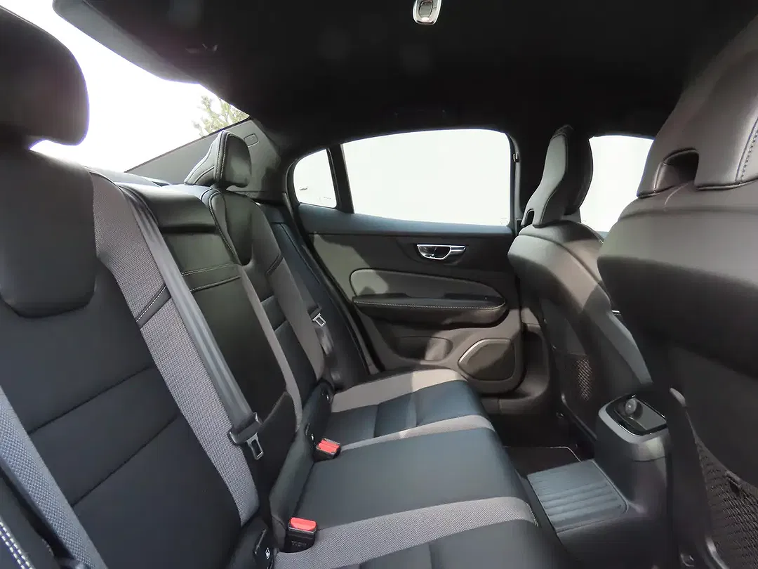 Volvo S60 - Thumbnail 4