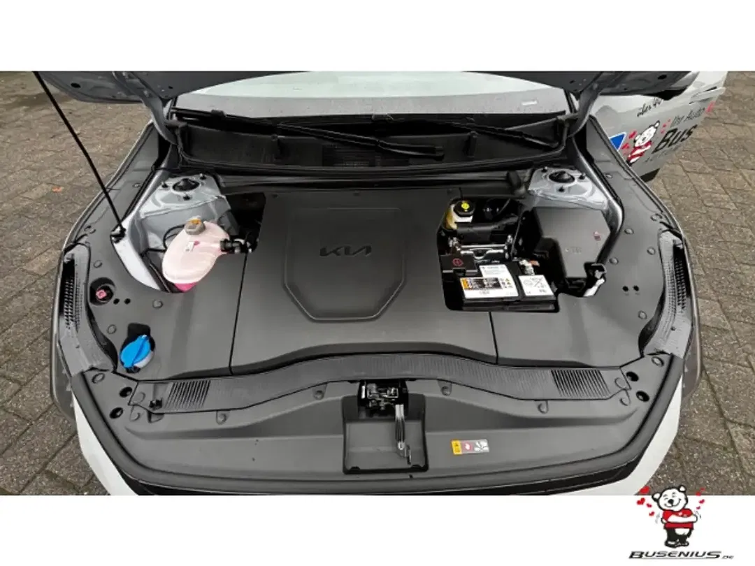 Kia EV4 - Thumbnail 13