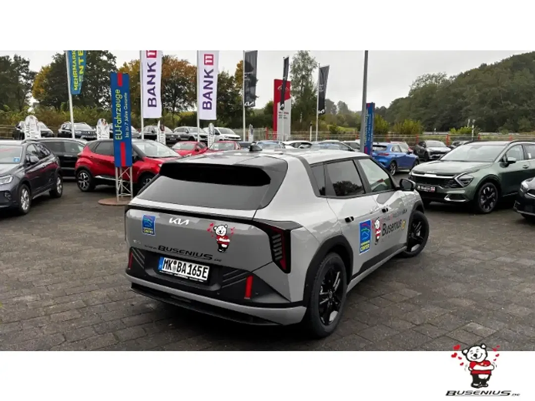 Kia EV4 - Thumbnail 3