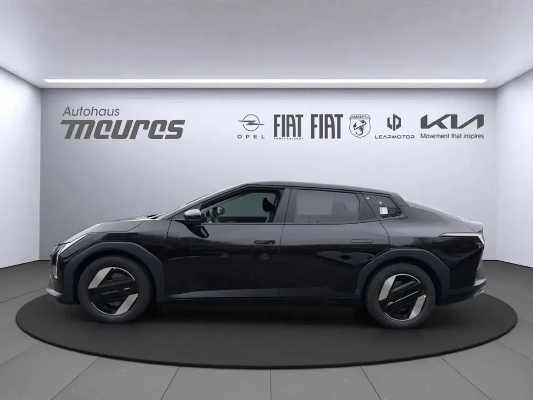 Kia EV4 - Thumbnail 2