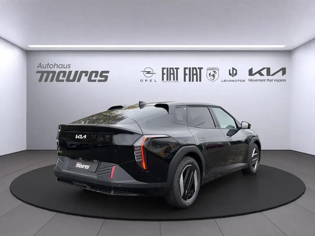Kia EV4 - Thumbnail 4