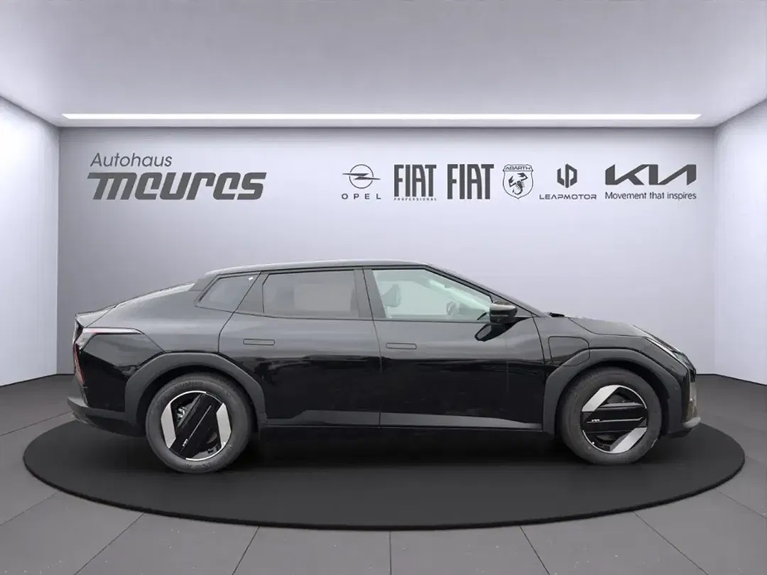 Kia EV4 - Thumbnail 5