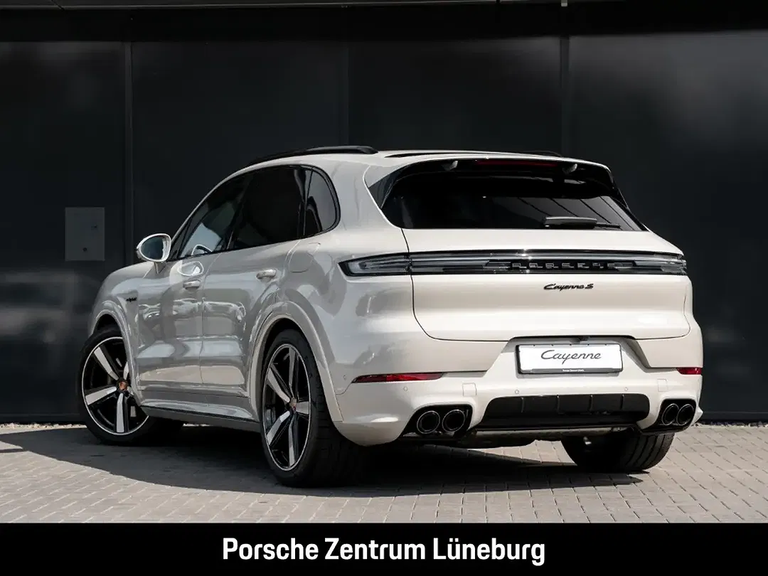 Porsche Cayenne - Thumbnail 3