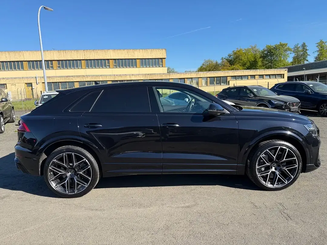 Audi RS Q8 - Thumbnail 4