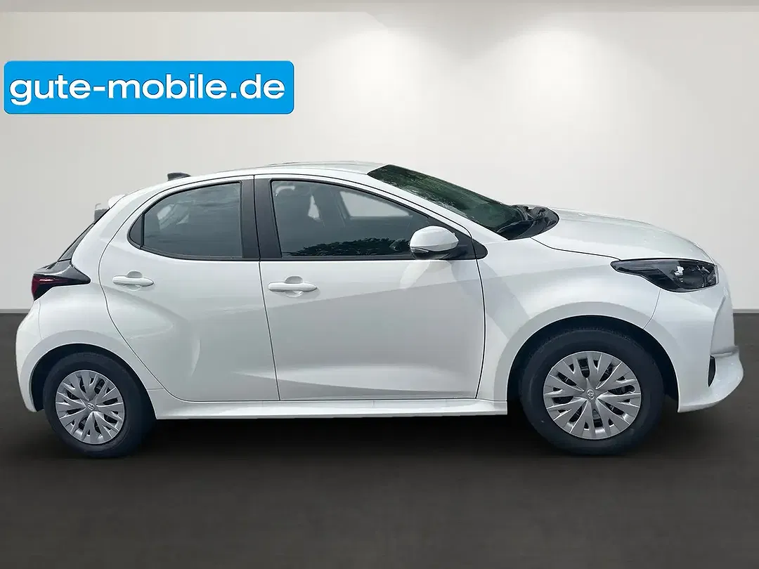 Toyota Yaris - Thumbnail 3