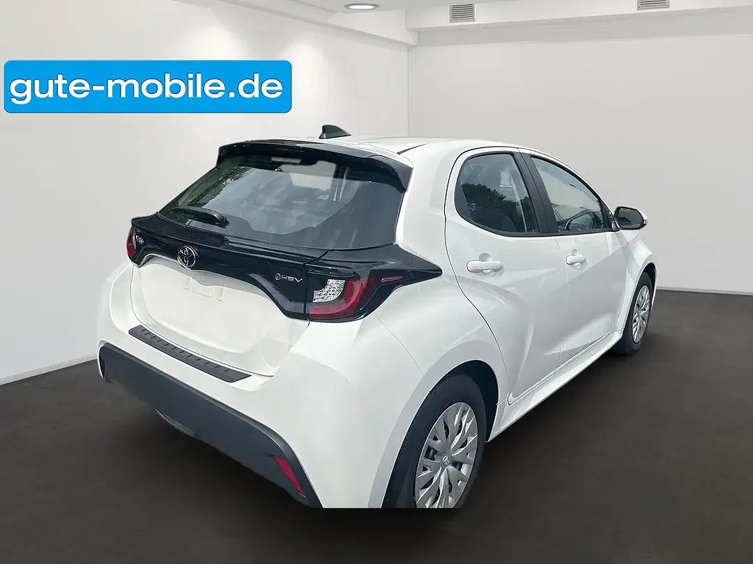 Toyota Yaris - Thumbnail 4
