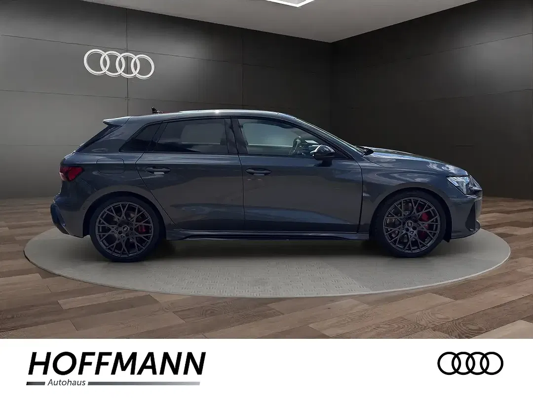 Audi RS3 - Thumbnail 3