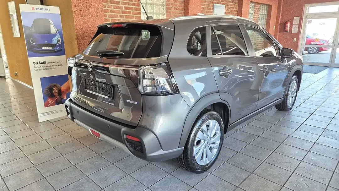 Suzuki S-Cross - Thumbnail 2