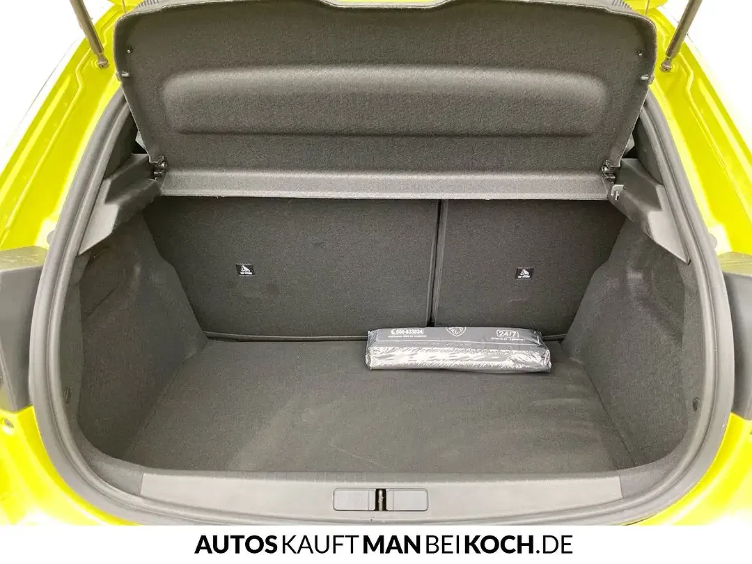 Peugeot 208 - Thumbnail 13