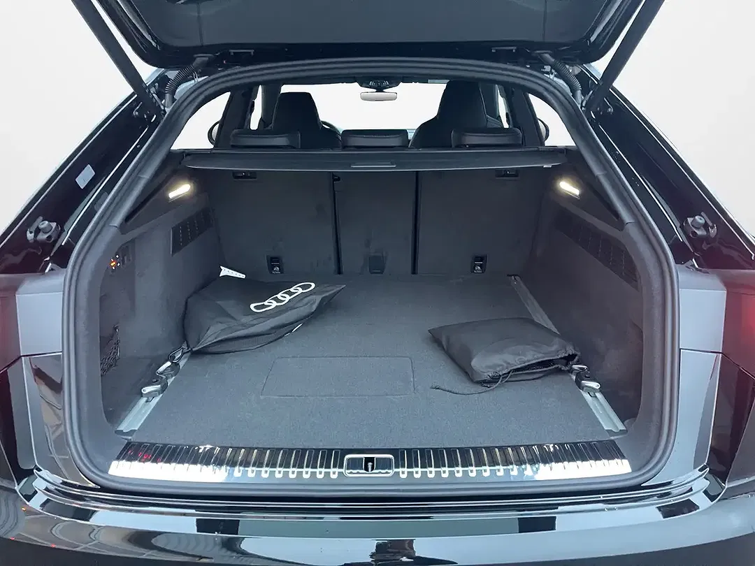 Audi Q8 - Thumbnail 11