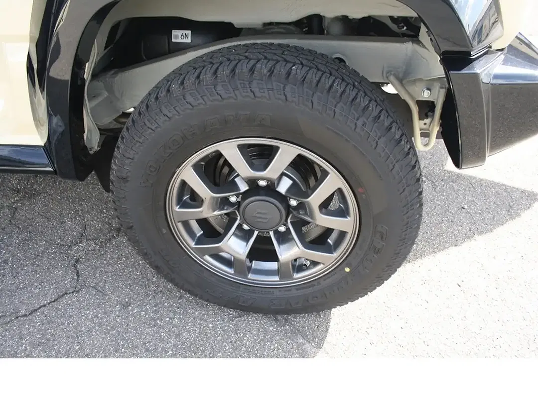 Suzuki Jimny - Thumbnail 13