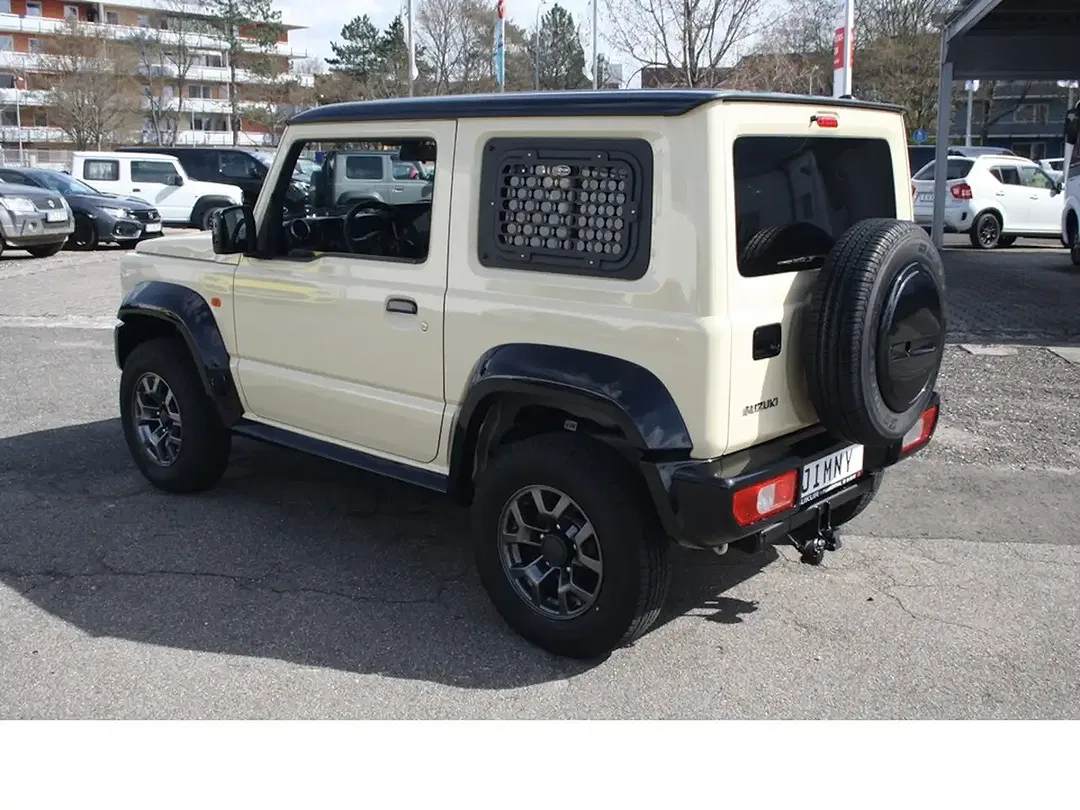 Suzuki Jimny - Thumbnail 4