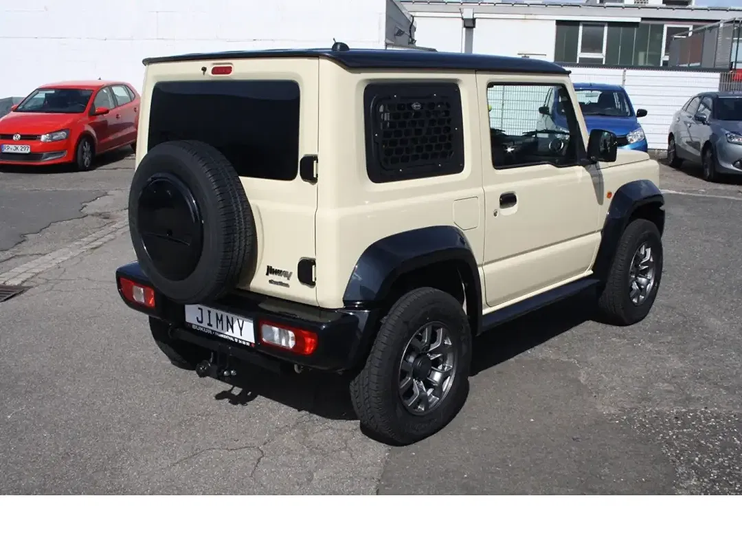 Suzuki Jimny - Thumbnail 6