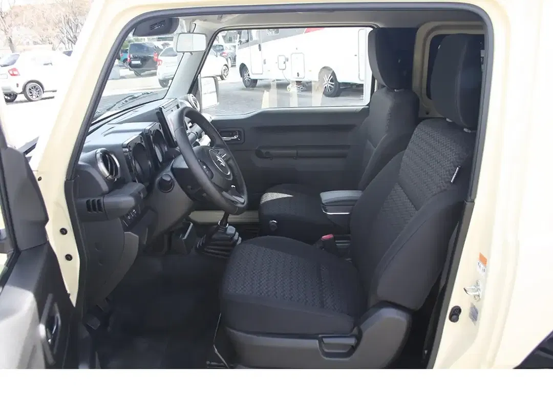 Suzuki Jimny - Thumbnail 9