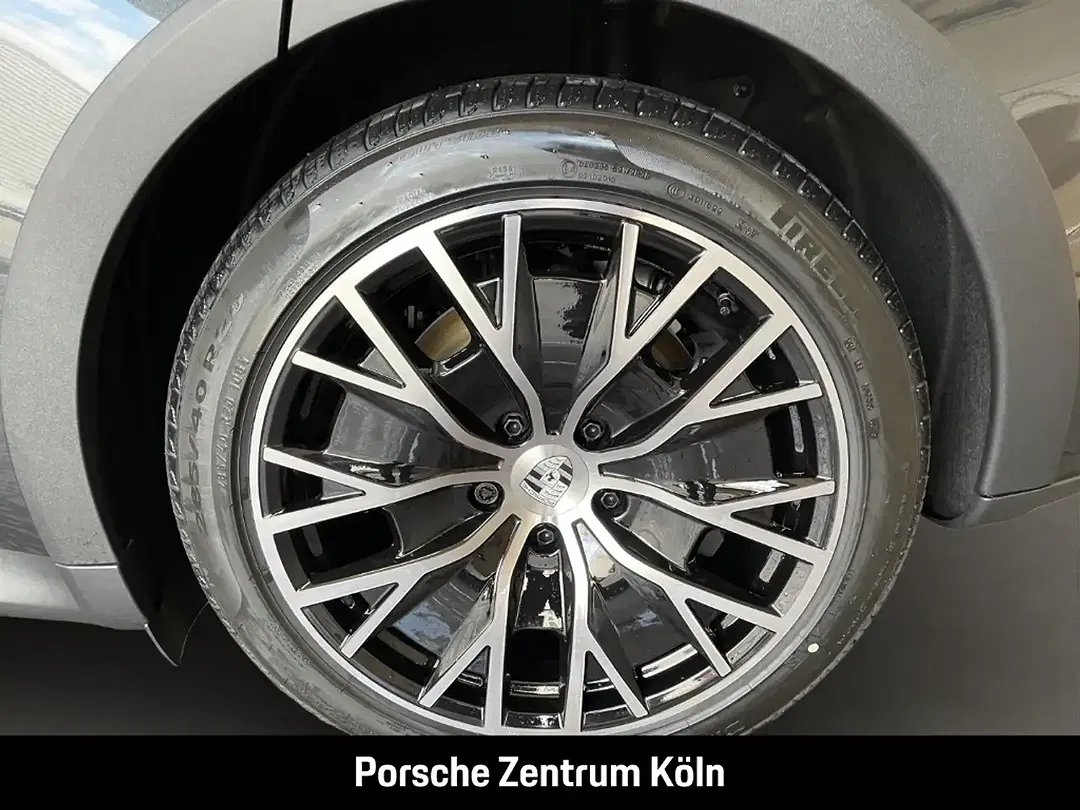 Porsche Taycan - Thumbnail 11