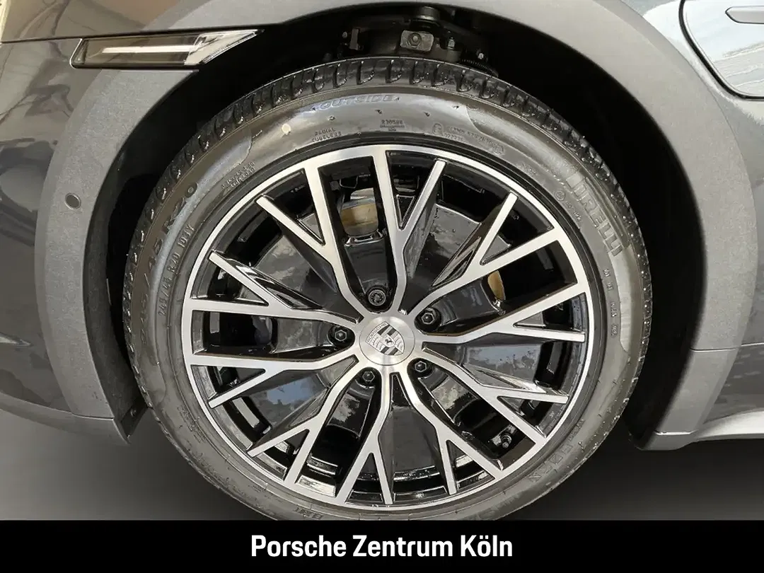 Porsche Taycan - Thumbnail 12