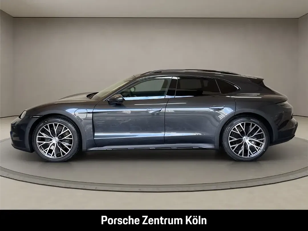 Porsche Taycan - Thumbnail 2