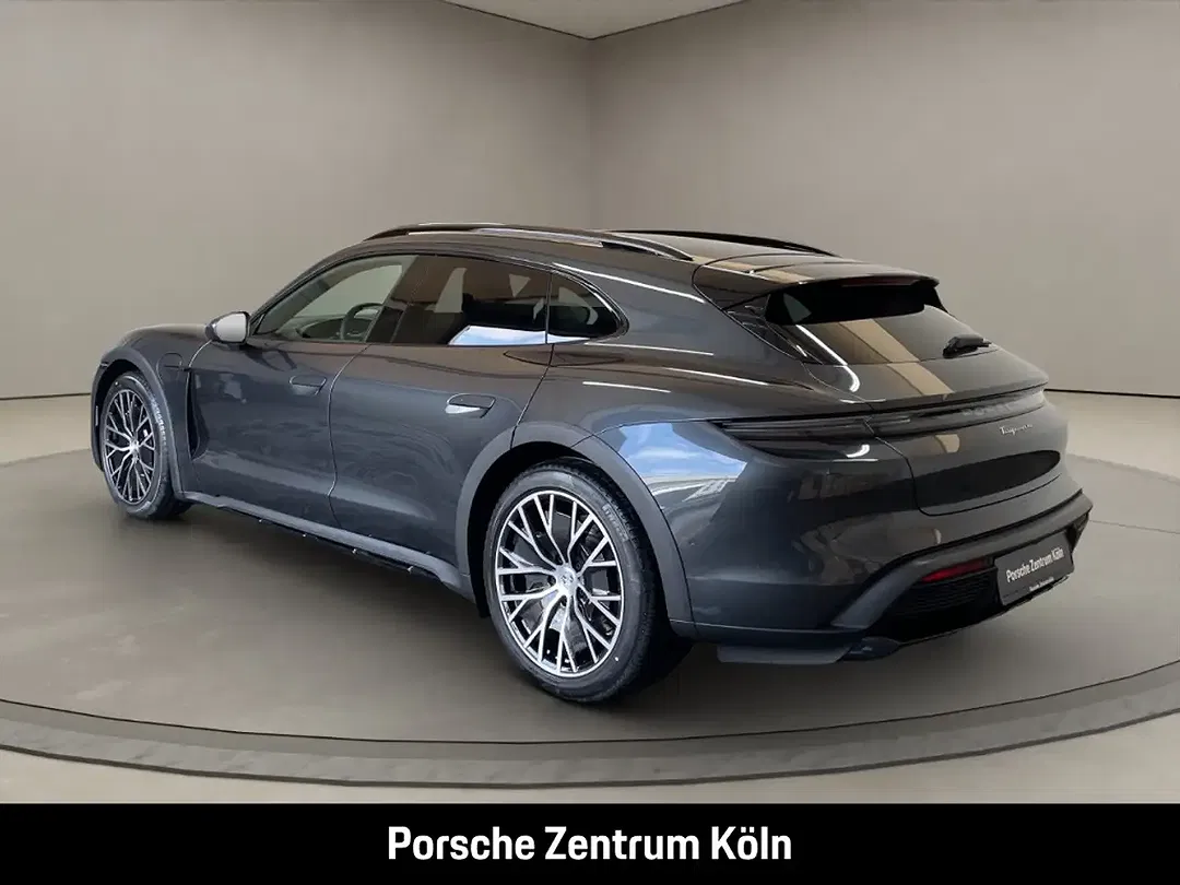 Porsche Taycan - Thumbnail 3