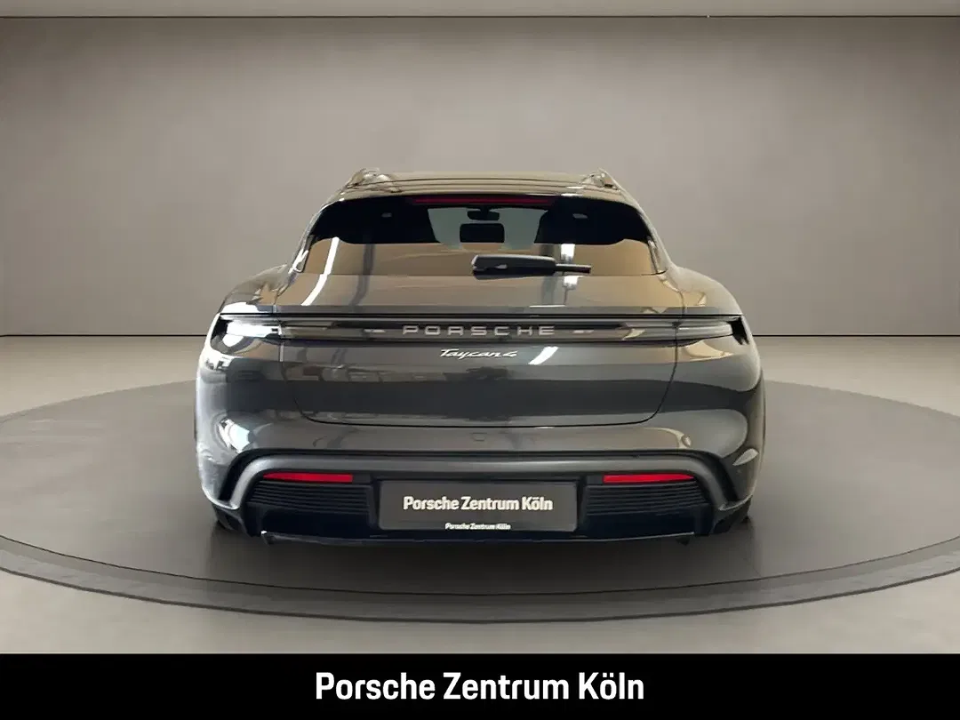 Porsche Taycan - Thumbnail 4