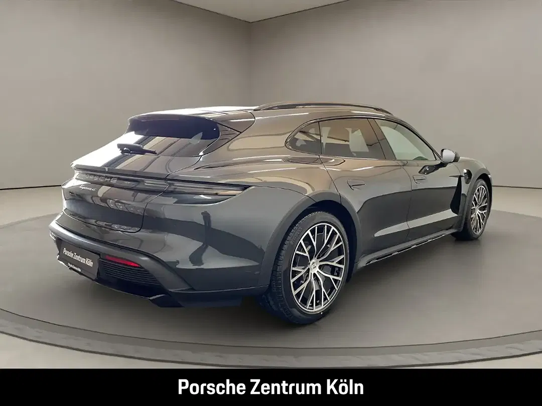 Porsche Taycan - Thumbnail 5