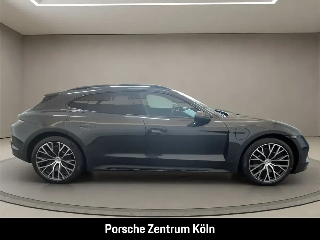 Porsche Taycan - Thumbnail 6