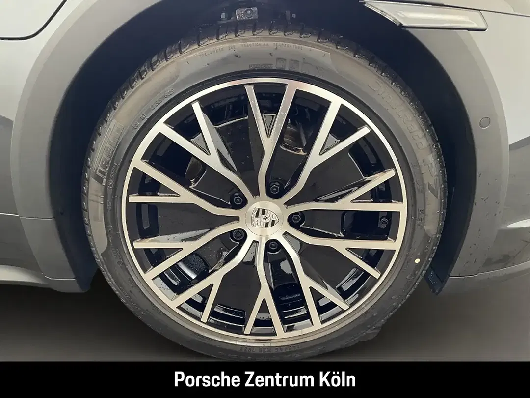 Porsche Taycan - Thumbnail 9