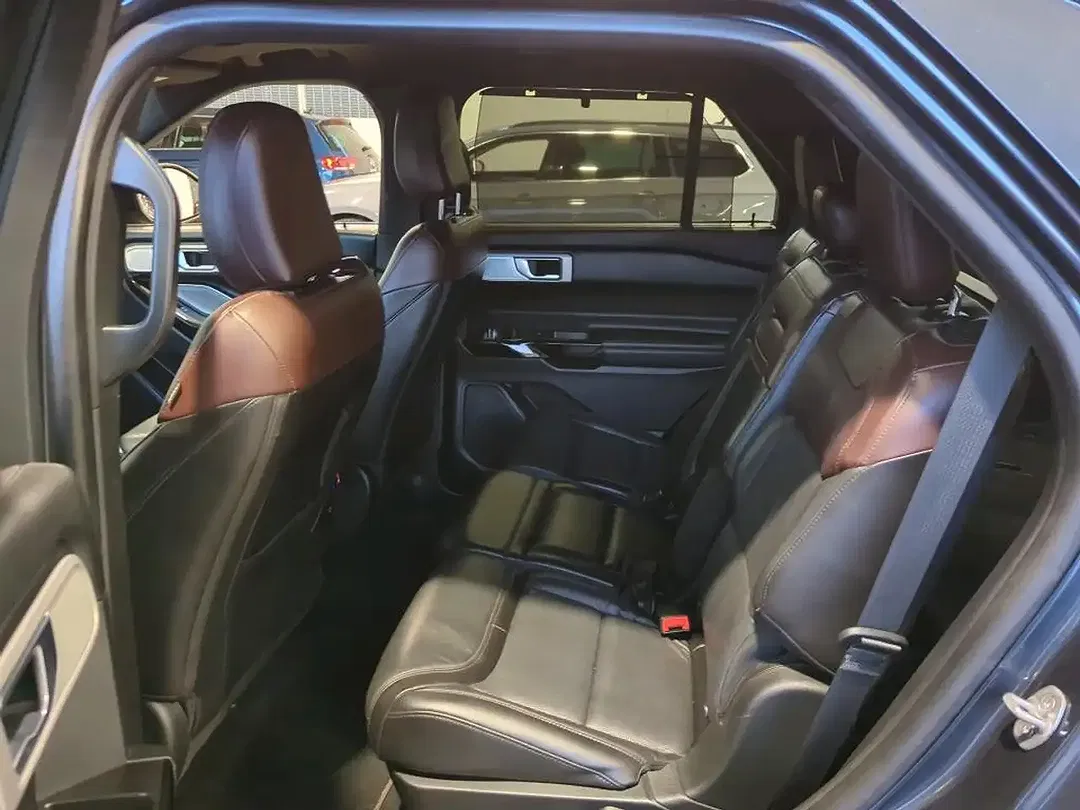 Ford Explorer - Thumbnail 10