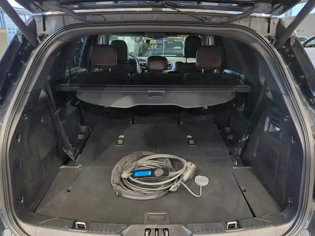 Ford Explorer - Thumbnail 11