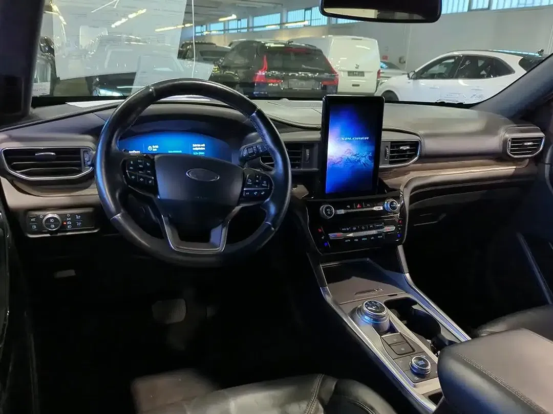 Ford Explorer - Thumbnail 8