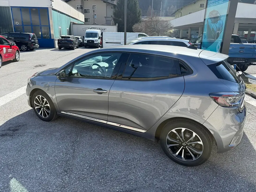 Renault Clio - Thumbnail 3