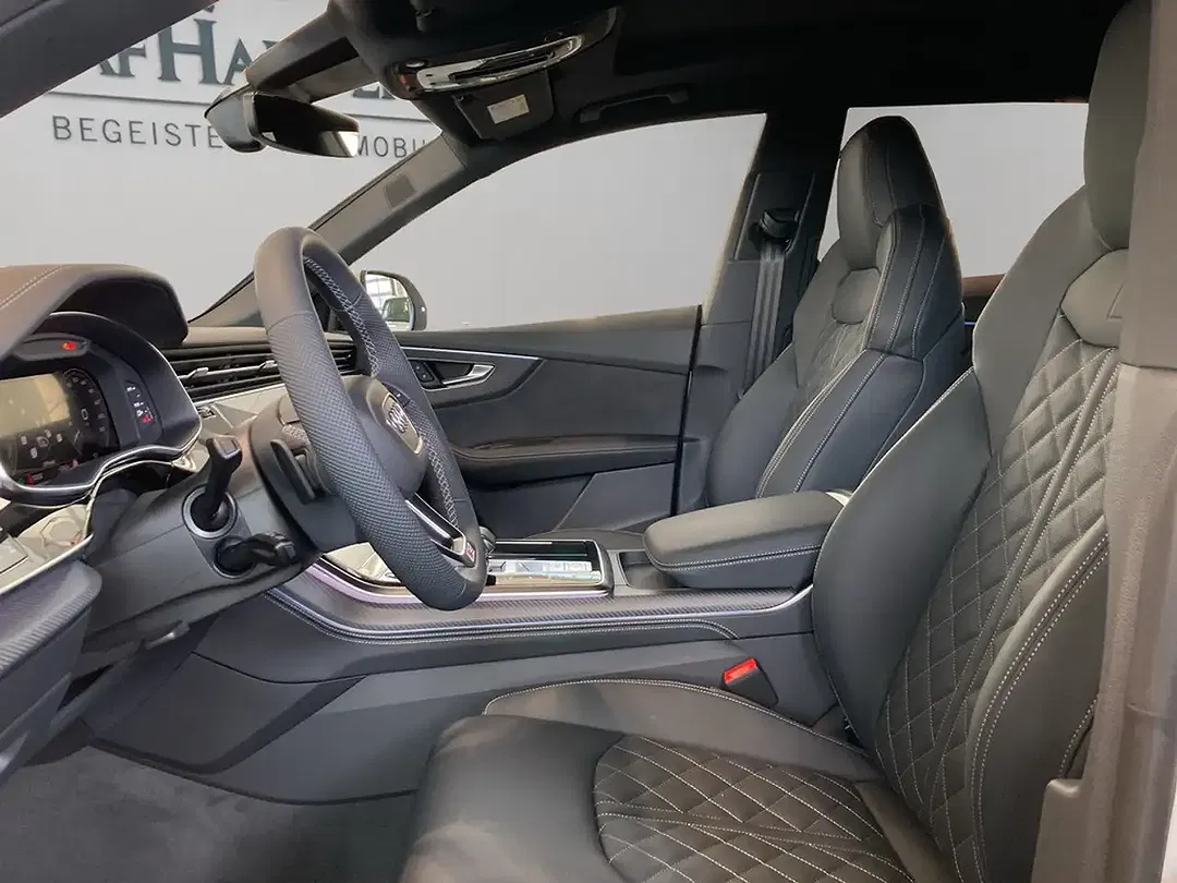 Audi Q8 - Thumbnail 11