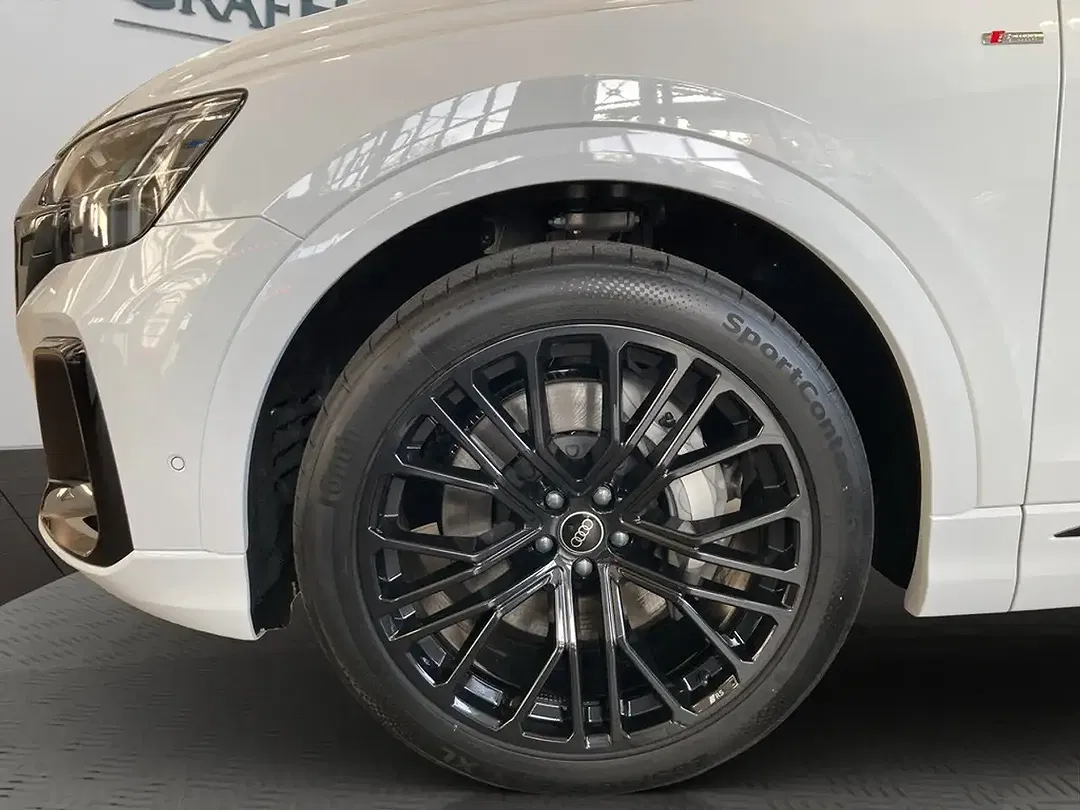 Audi Q8 - Thumbnail 3