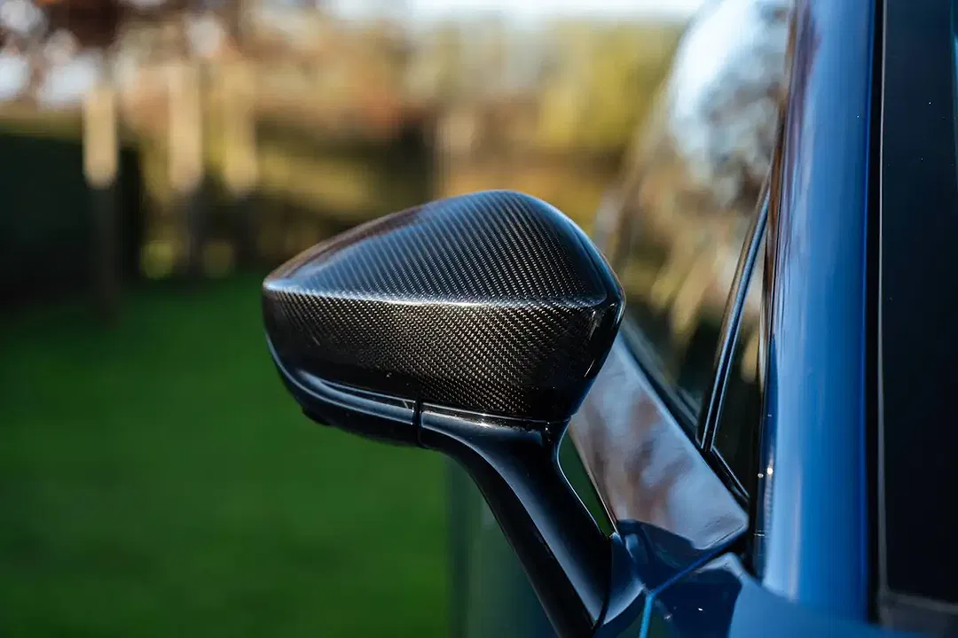 Aston Martin DBX - Thumbnail 10