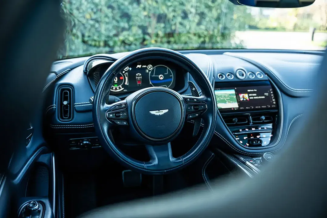 Aston Martin DBX - Thumbnail 12