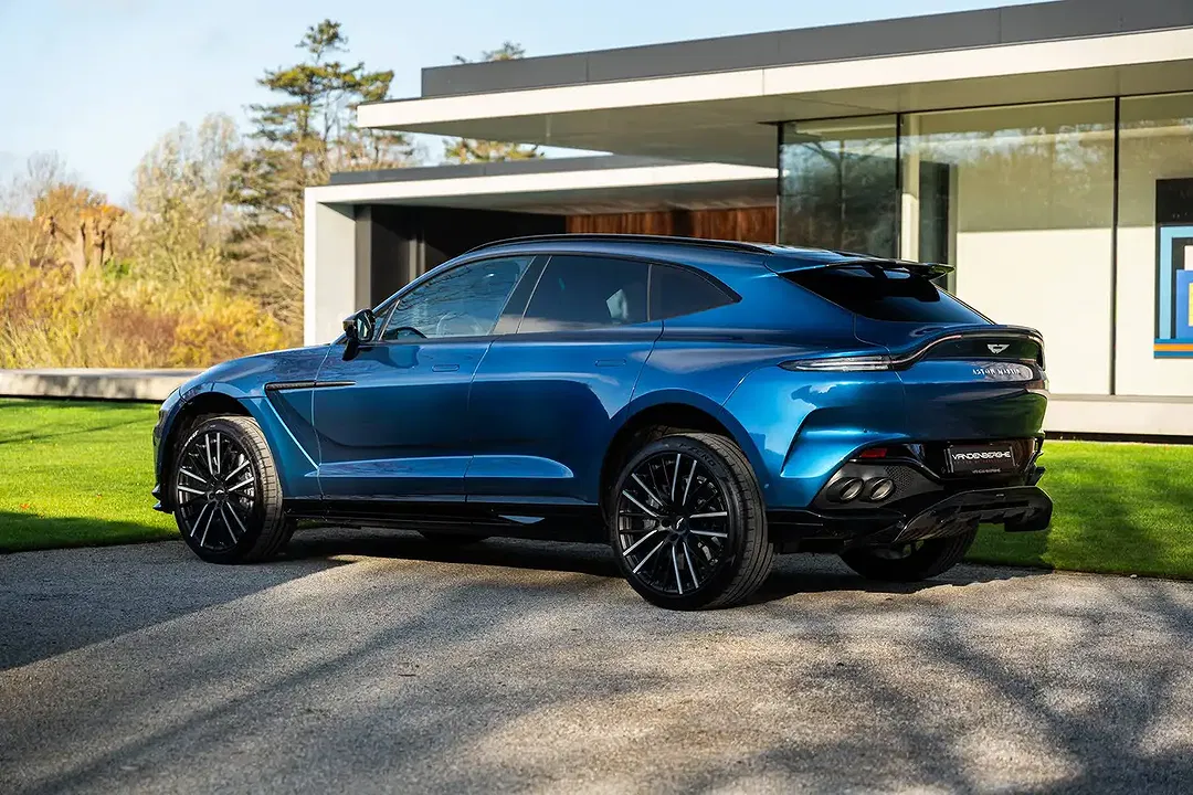 Aston Martin DBX - Thumbnail 3